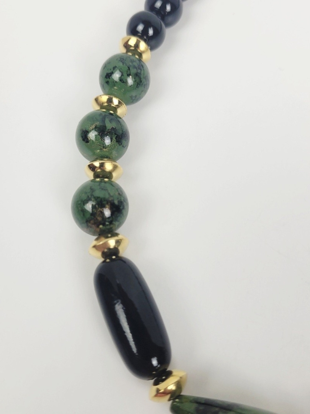 Vtg 80s~Faux Jade Chunky Statement Necklace~Plastic Graduating Beads~24" - Picture 3 of 9